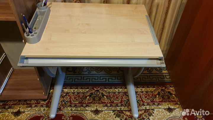 Растущая парта Дэми