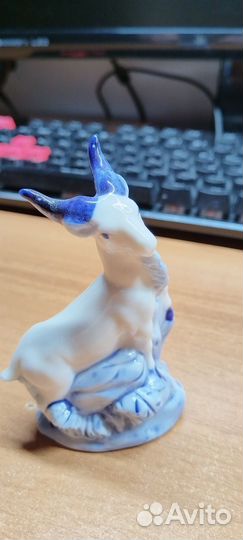 Статуэтка козы