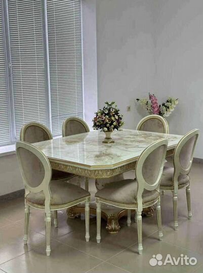 Столы и стулья