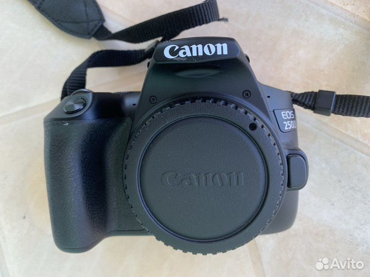 Зеркальный фотоаппарат Canon EOS 250D Kit 18-55mm