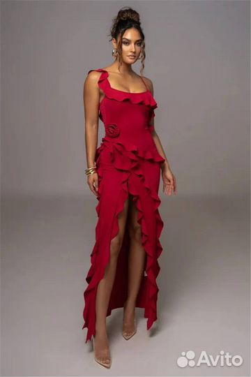 Платье макси с вырезом и розой вечернее