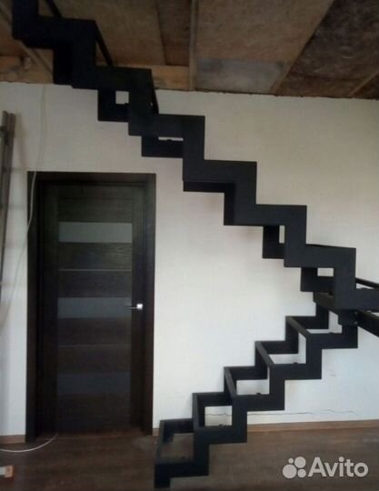 Лестница на металлическом каркасе
