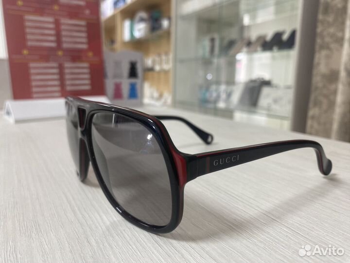 Солнечные очки gucci