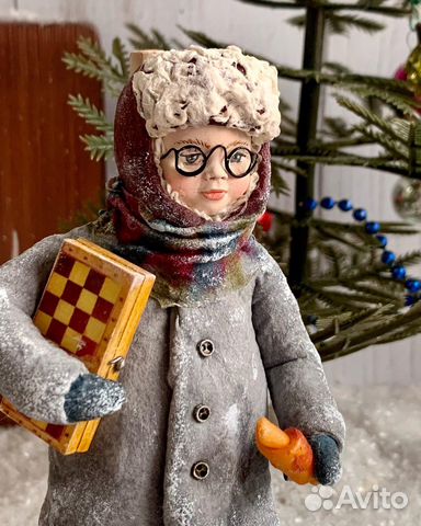 Ватная игрушка мальчик с шахматами