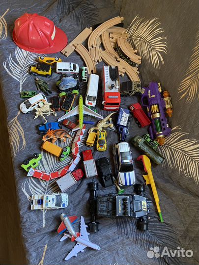 Много игрушек для мальчика