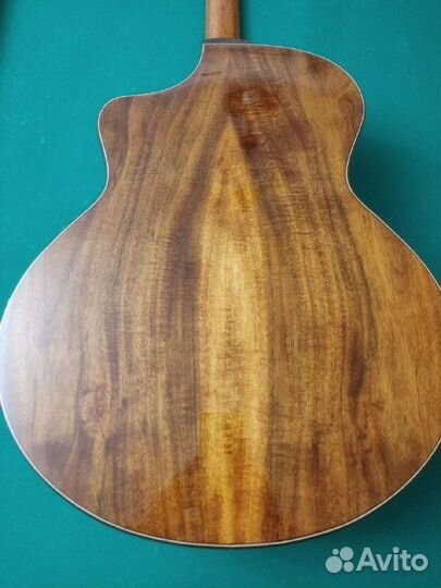 Акустическая гитара