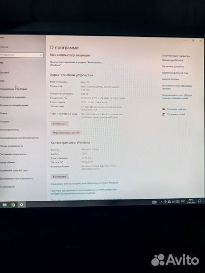 Игровой компьютер с монитором и клавиатурой