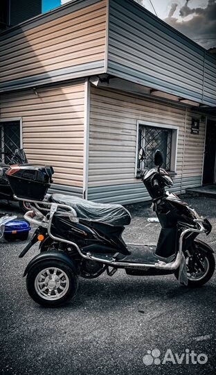 Скутер 200 кубов Мопед Трицикл (49.9сс)