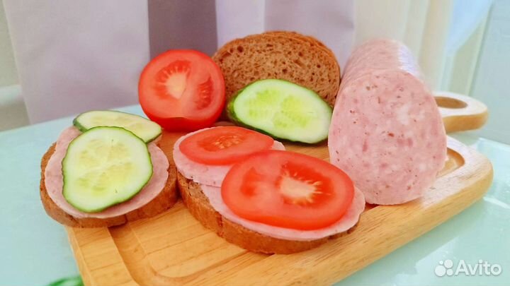 Колбаса ветчинная