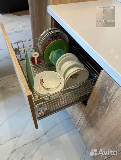 Прямая в потолок кухня на заказ