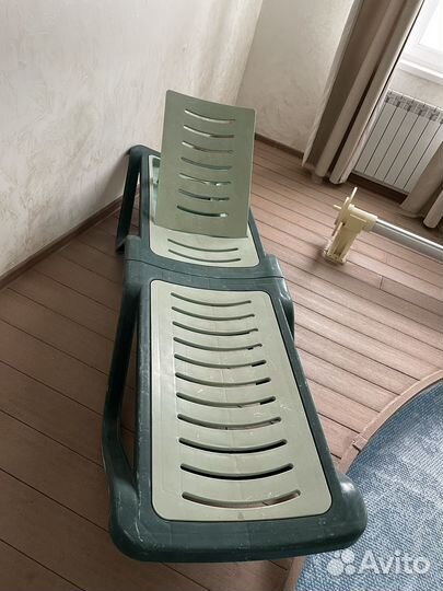 Шезлонг лежак пластиковый