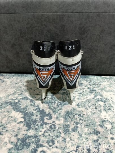 Коньки хоккейные