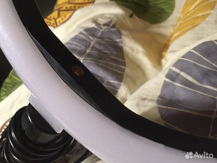 Кольцевая лампа настольная