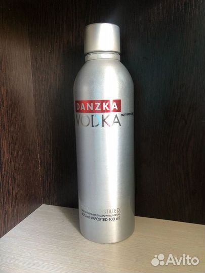 Бутылка термос от водки danzka 1 литр