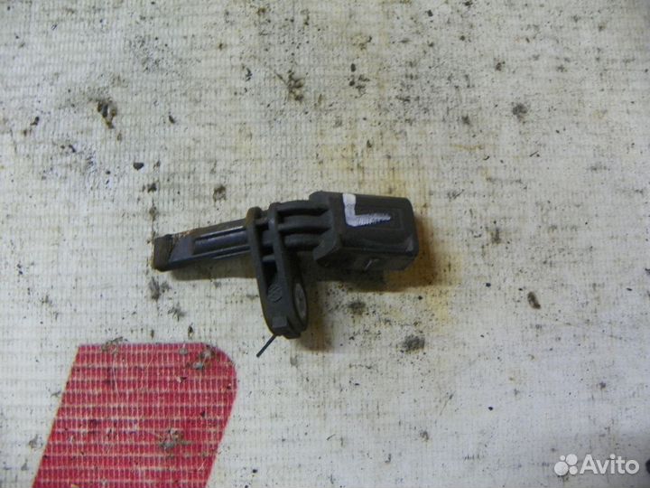 Датчик ABS передний Skoda Octavia