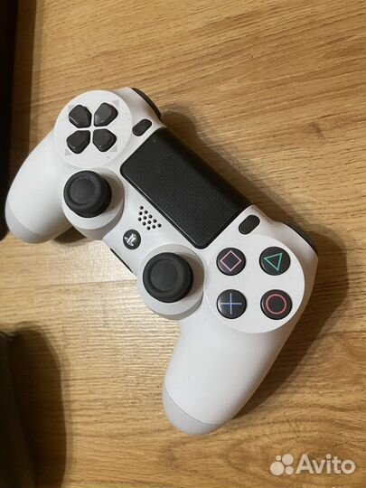 Sony PS4 slim 1tb + 2 dualshock + игры