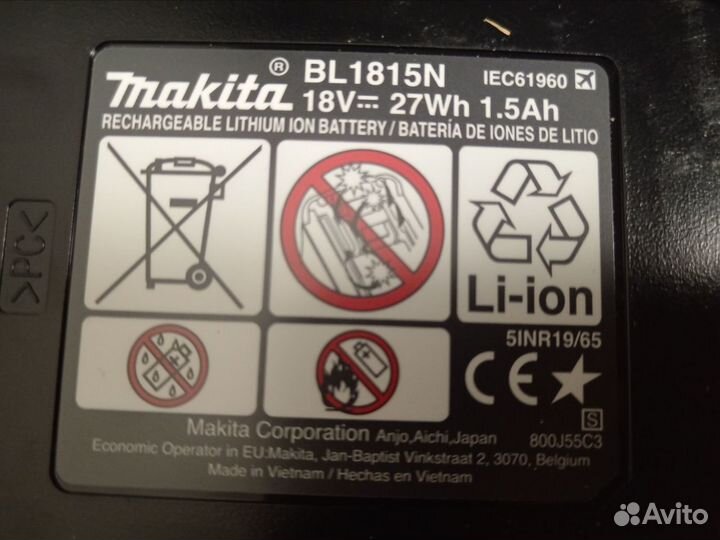 Зарядное устройство makita и 2 акб 18v