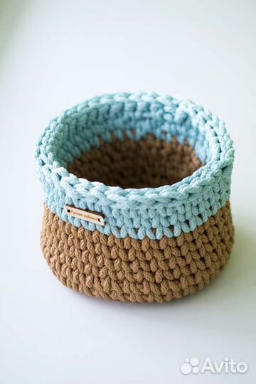 Вязаная корзина из шнура ручной работы