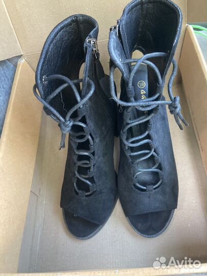 Босоножки замшевые весенне-летние