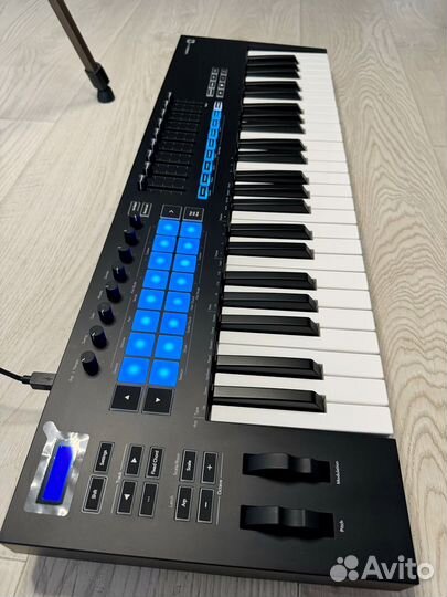 Midi клавиатура novation launchkey 49