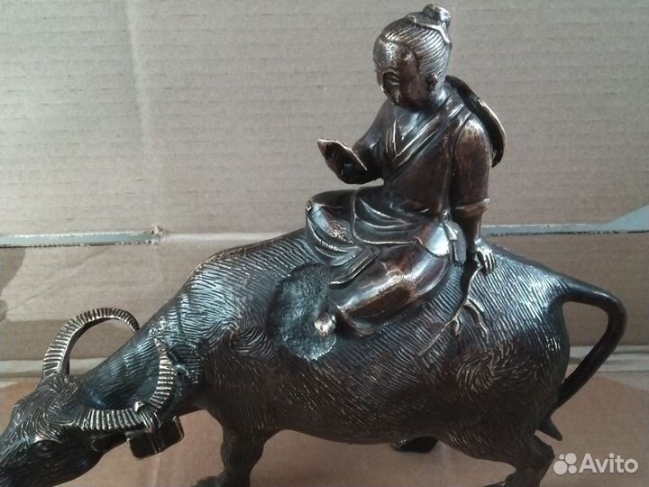 Монах на буйволе бронза