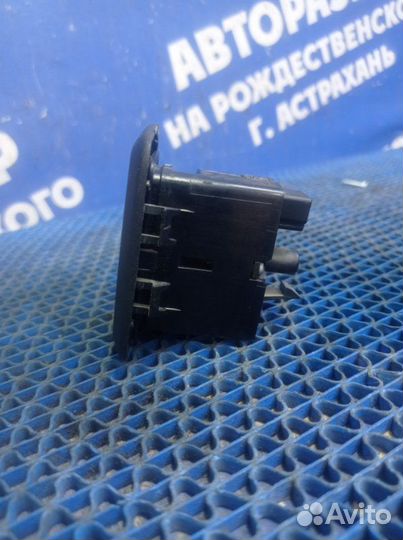 Кнопка стеклоподъемника Mercedes-Benz W169 хэтчбек