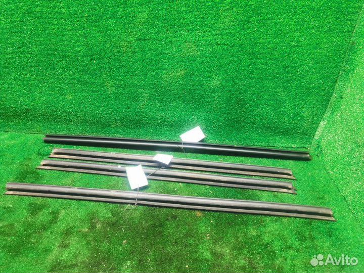 Молдинг стекла передний правый Ford Mondeo 4