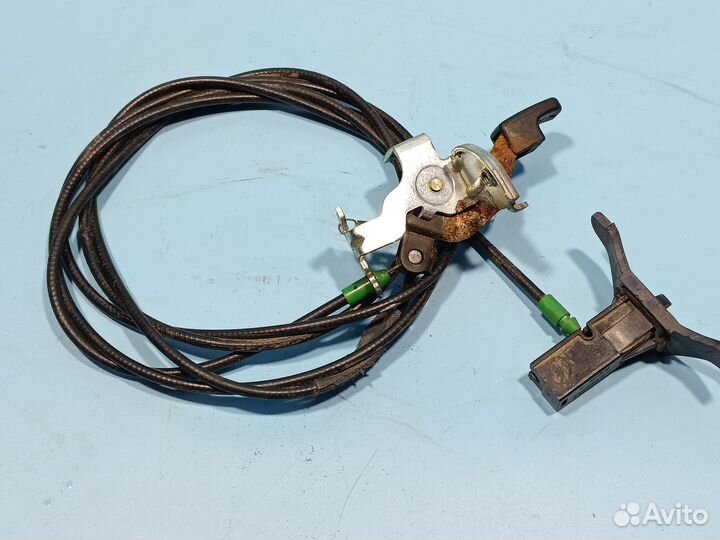 Трос открытия лючка бензобака Mitsubishi Carisma