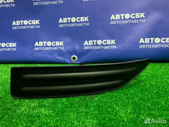 Заглушка бампера передняя Toyota Corolla ZZE122