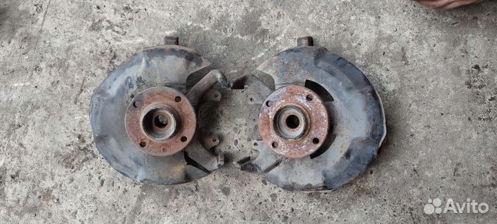 Кулак поворотный правый, левый Хонда Стэпвагон RF3