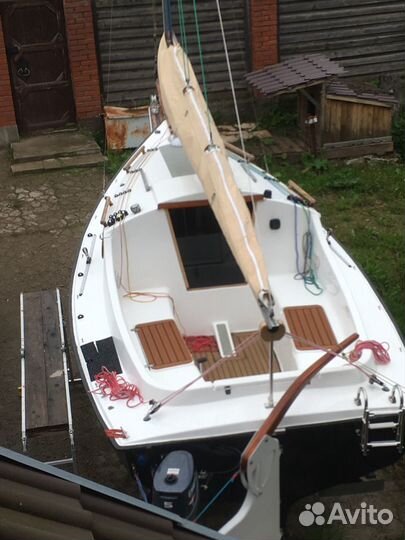 Парусная яхта V-Cat-550 (миникруизер)