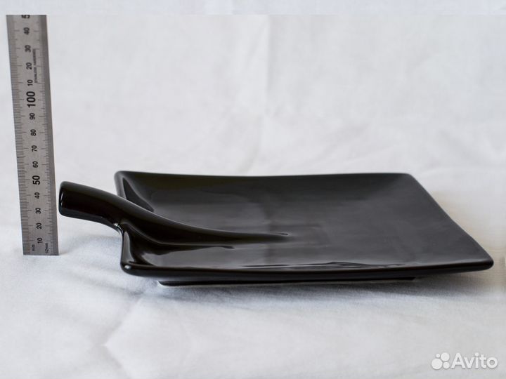 Фарфоровая тарелка для подачи блюд