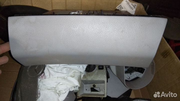 Бардачек Mercedes s320 w 220