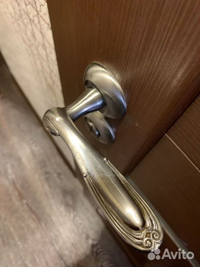 Двери межкомнатные из массива