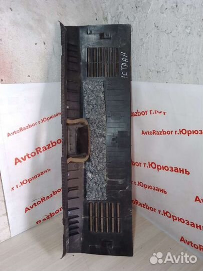 Обшивка панели багажника Opel Astra H седан