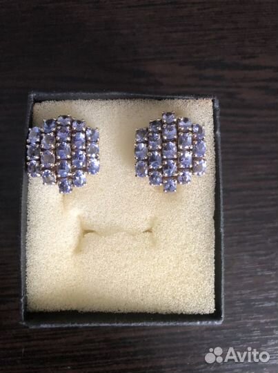 Золотые серьги с танзанитами 38 камней