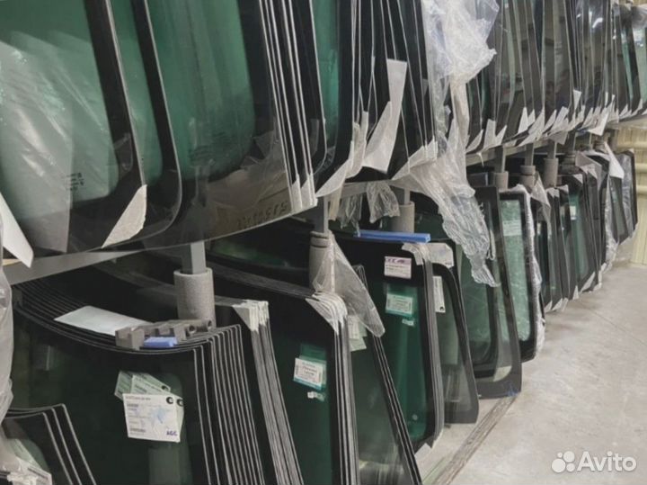 Стекло заднее правое Hitachi