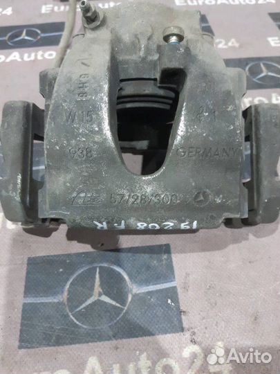 Суппорт тормозной передний правый Mercedes-Benz