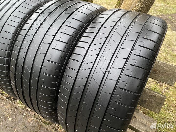 Pirelli P Zero PZ4 255/40 R21 и 285/35 R21 105Y