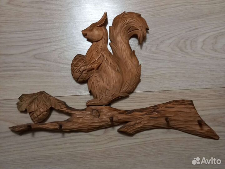 Вешалка из дерева для кухни