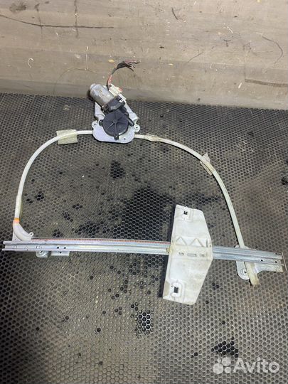 Стеклоподьемник передний правый Jeep Liberty KJ