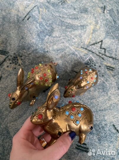 Статуэтки зайчиков