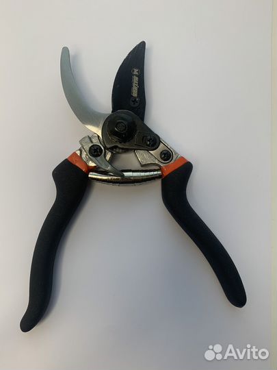 Секатор садовый