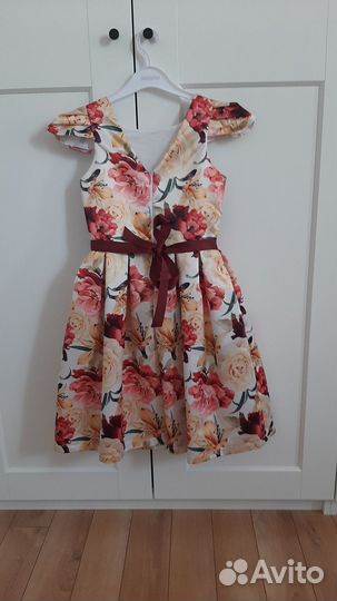 Нарядное платье для девочки 134 140