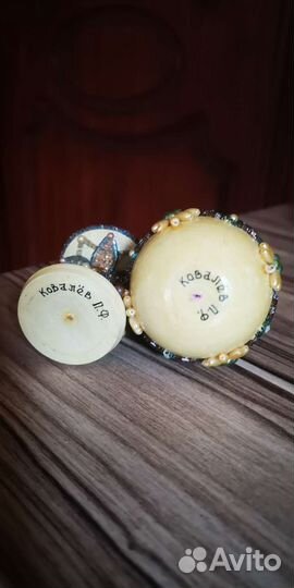 Яйцо пасхальное на подставке