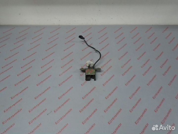 Nissan 90502-2F700 Замок багажника