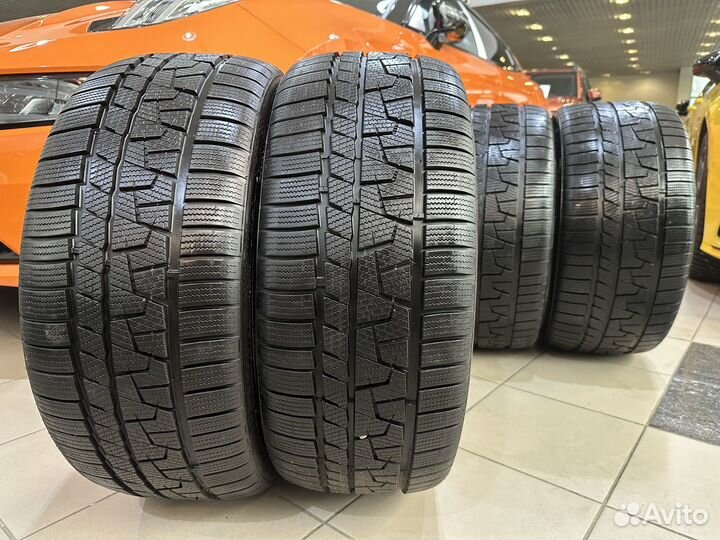 Royal Black Royal Winter UHP 245/40 R19 и 275/35 R19