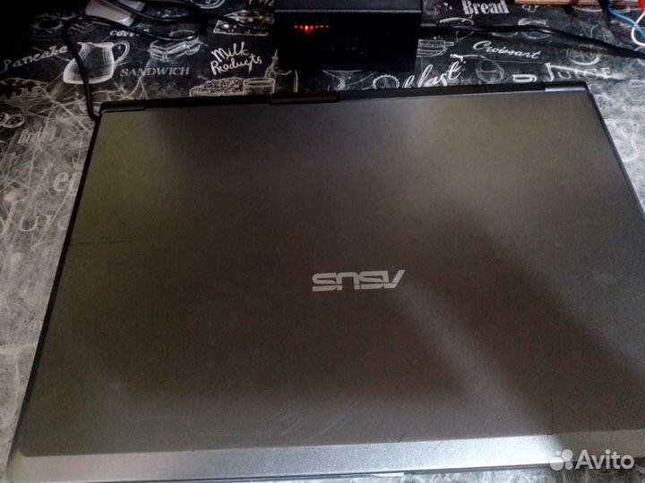 Ноутбук asus