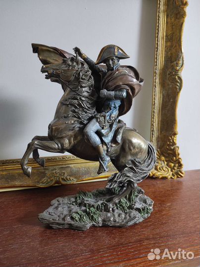 Наполеон статуэтка