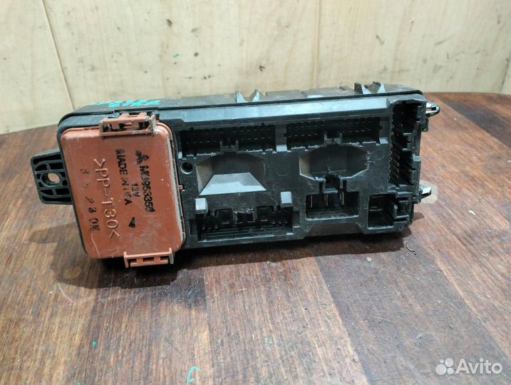 Блок предохранителей Mitsubishi Space star 1.6 4g1